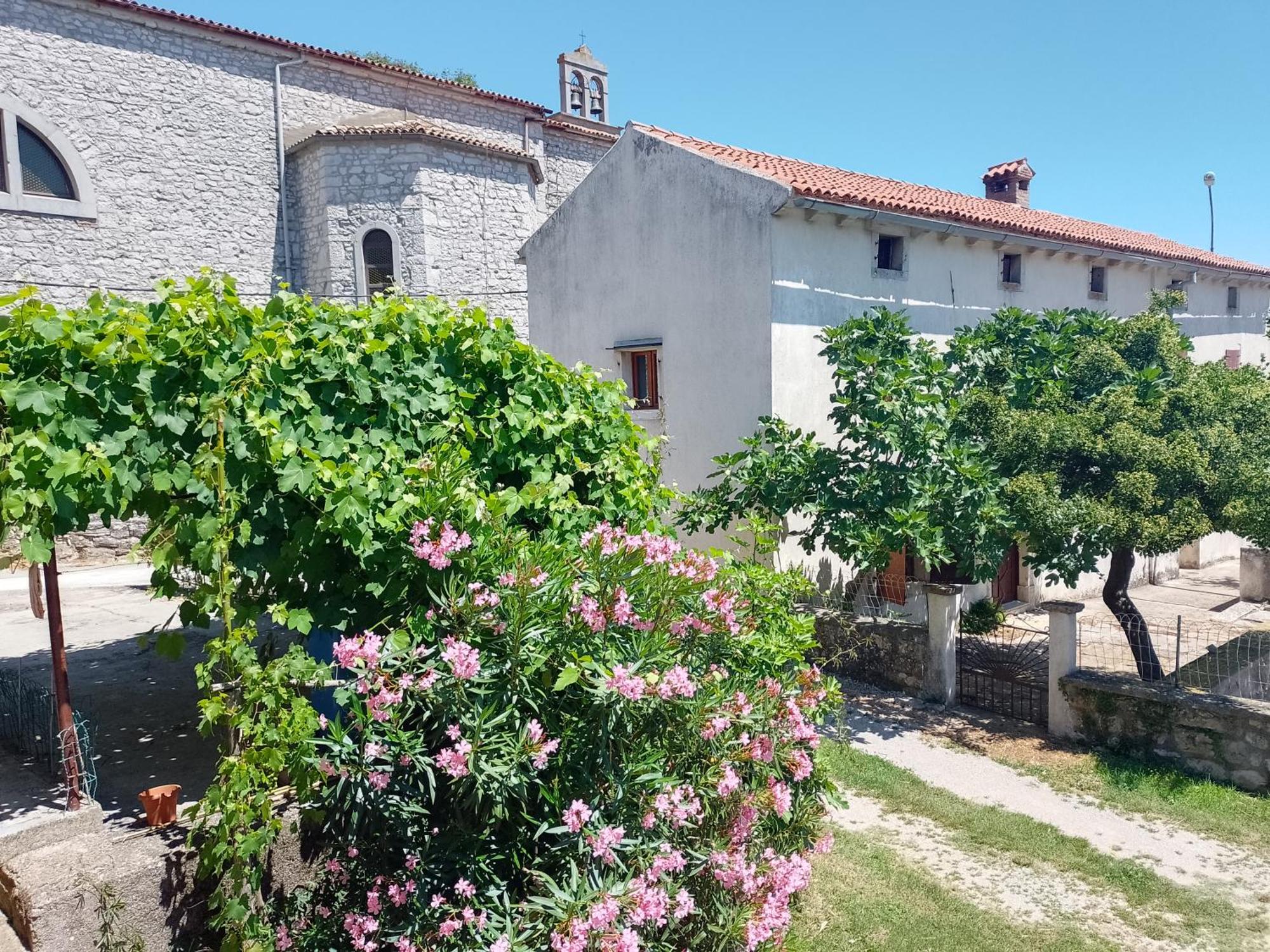 拉扎里尼巴蒂拉公寓 Nedeščina 外观 照片